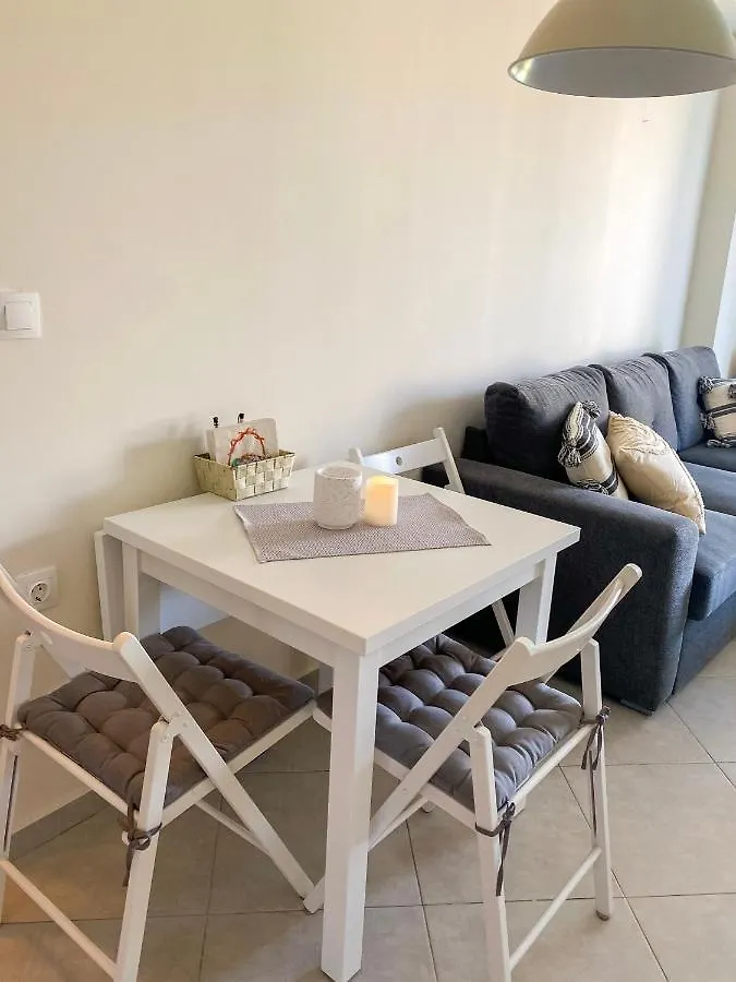 Neroli Apartments 니키티