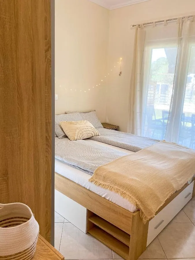 Neroli Apartments 니키티